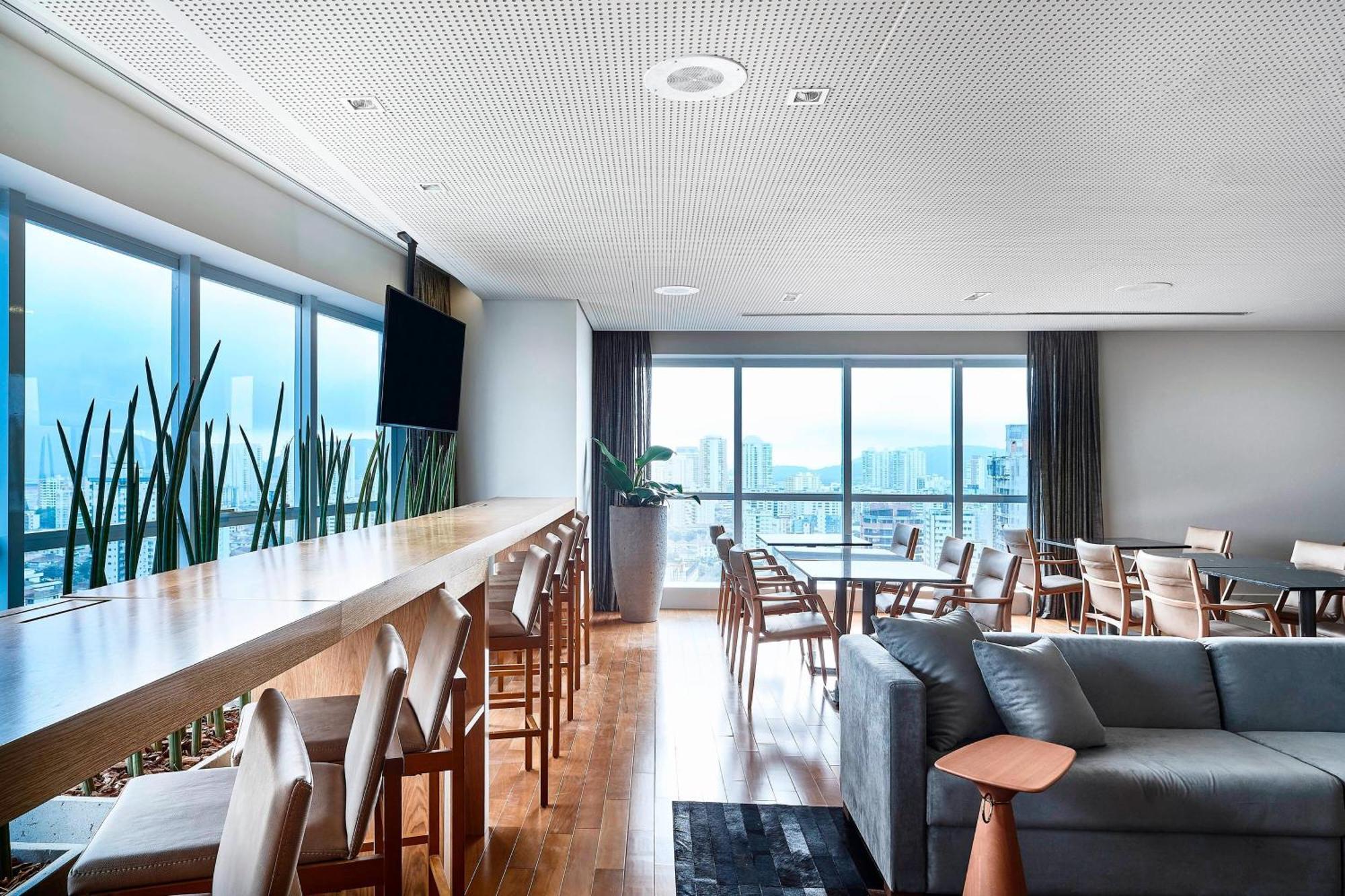 Sheraton Santos Hotel Zewnętrze zdjęcie The lounge at the airport