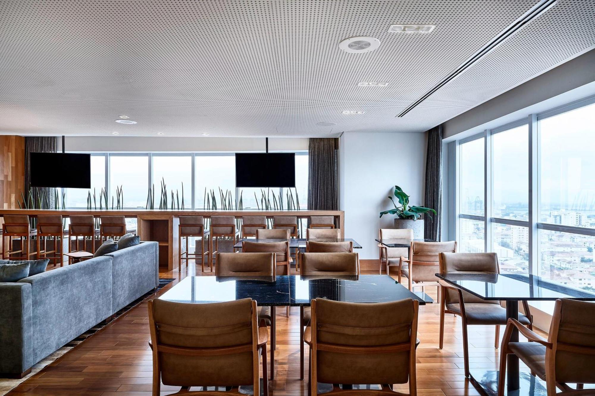 Sheraton Santos Hotel Zewnętrze zdjęcie The lounge at Haneda Airport