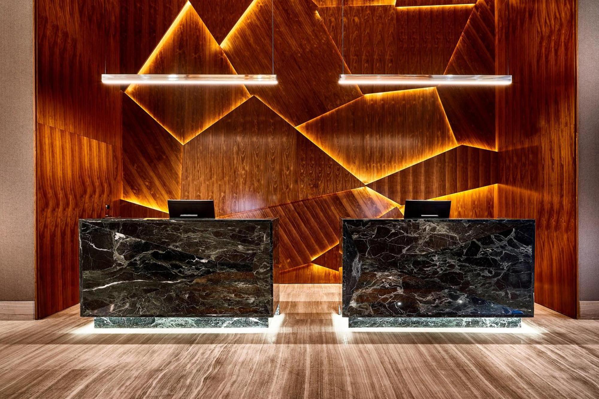 Sheraton Santos Hotel Zewnętrze zdjęcie The reception desk at the hotel